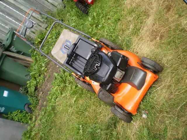 Husqvarna  21inch Self-Propelled gas   Lawnmower.