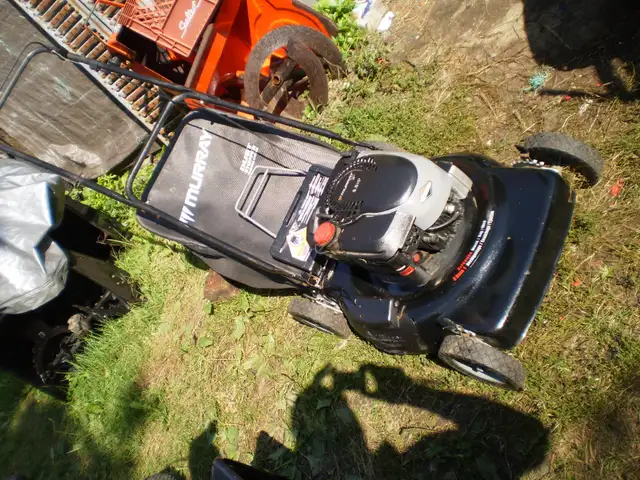 MURRAY   6.5HP  push  gas   Lawnmower.