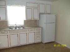 THREE BEDROOM HOME WITH GARAGE - Photo 5