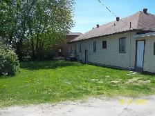 THREE BEDROOM HOME WITH GARAGE - Photo 15
