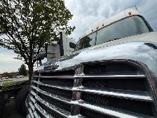 USED FREIGHTLINER CASCADIA FOR SALE Excellent Condition •