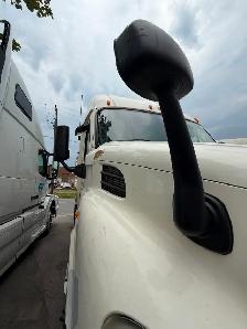 USED FREIGHTLINER CASCADIA FOR SALE Excellent Condition • - Photo 3