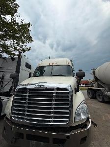 USED FREIGHTLINER CASCADIA FOR SALE Excellent Condition • - Photo 4