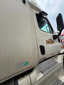 USED FREIGHTLINER CASCADIA FOR SALE Excellent Condition • - Photo 5
