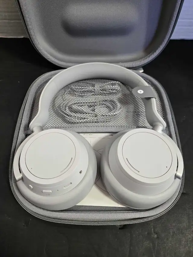 Microsoft Surface Headphone Gen 2 With Case