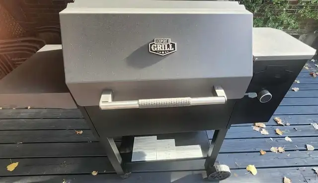 EXPERT GRILL COMMODORE 28' PELLET GRILL & SMOKER – APP – $225
