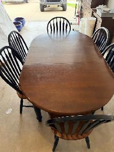 Dining Table and Chairs - Photo 3