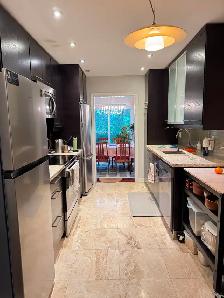 master bedroom with large closet in a beautiful townhouse - Photo 5