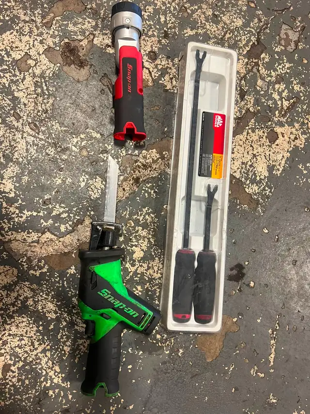 PACKAGE SALE! Snap-on Power Tools-Saw, Work Light & Upholstery
