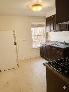 (Downtown) Private ROOM, Furnished @ 2-Bedroom Apartment,Quiet! - Photo 3