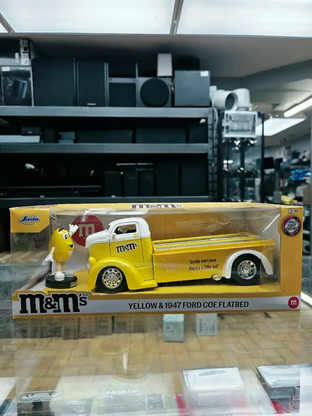 Jada M&M's 1947 Ford COE Flatbed
