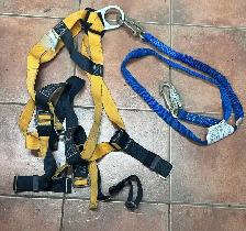 Full Body Adjustable Safety Harness With Shock Absorbing Lanyard