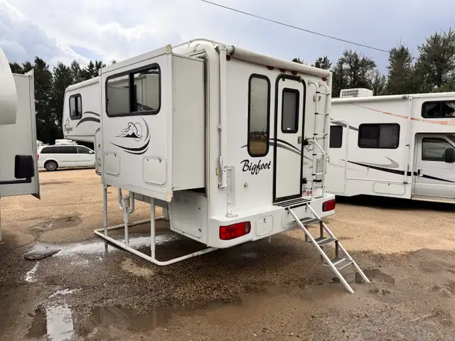 2005 Bigfoot 30C10.11SL Truck Camper – Rare Find, One Owner.