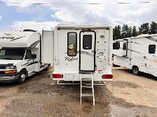 2005 Bigfoot 30C10.11SL Truck Camper – Rare Find, One Owner. - Photo 2