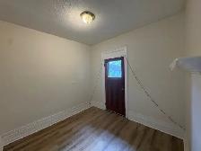 Beautiful bright one bedroom - Photo 6
