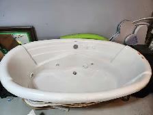 NEW MAAX Whirlpool Tub WITH ELECTRONIC CONTROLS $900 - Photo 2