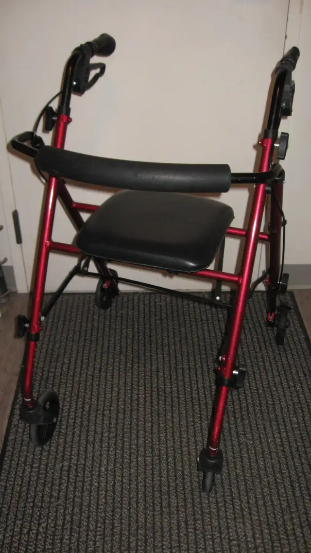 Déambulateur ajustable en hauteur