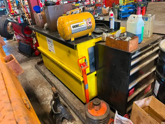 1100L Capacity Bench HEAVY DUTY Oil Tank   Pump