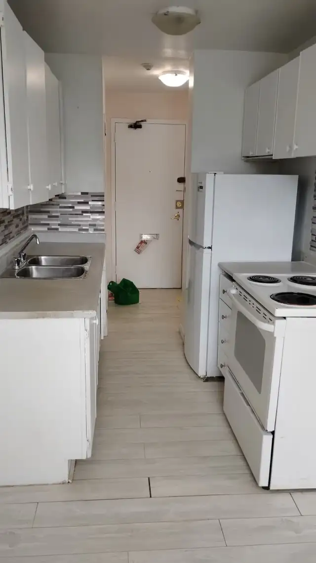 Spacious 1 and 2 Bedroom Apartments close to TTC, shops and groc