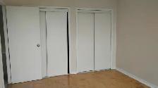 Spacious 1 and 2 Bedroom Apartments close to TTC, shops and groc - Photo 6