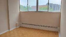 Spacious 1 and 2 Bedroom Apartments close to TTC, shops and groc - Photo 7