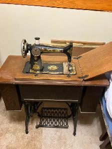 Antique sewing machine - Photo 2