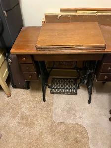Antique sewing machine - Photo 3