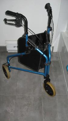 Déambulateur a 3 roues