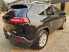 2017 Jeep Cherokee Latitude/North 3.2L V6 4X4 - Photo 4
