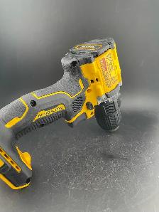 Dewalt DCD794 1/2" Drill - Photo 2