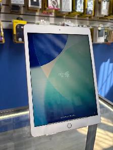 iPad 8th Gen Wifi   Cellular (Store Warranty) - Photo 2