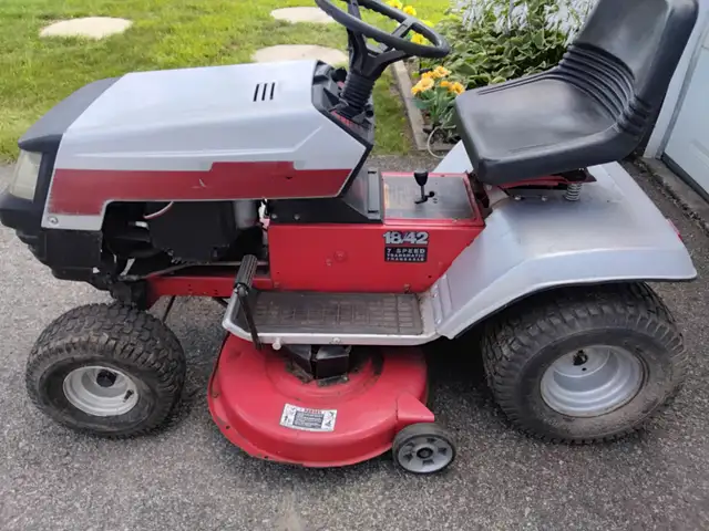 TRACTEUR. GAZON. MASTERCRAFT.  18X42