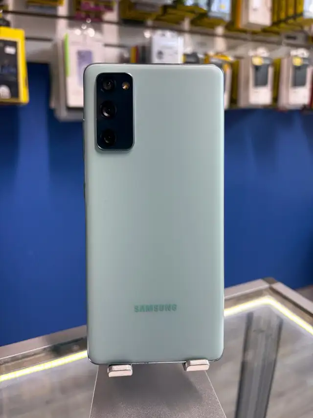 Samsung S20 FE 128gb (Store Warranty)