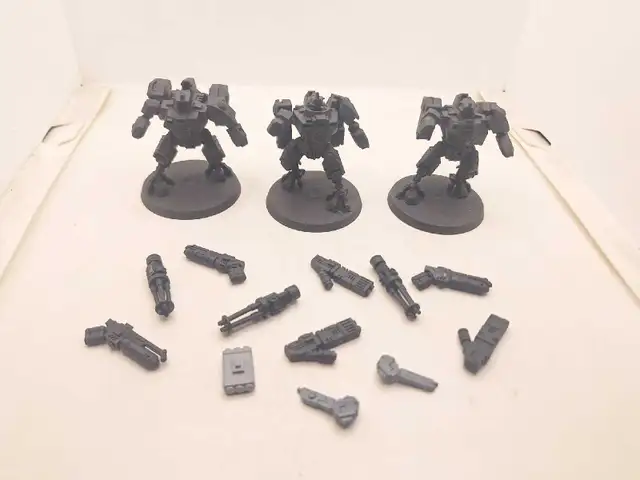 Warhammer 40k Tau Set of Crisis Suits Primed Black