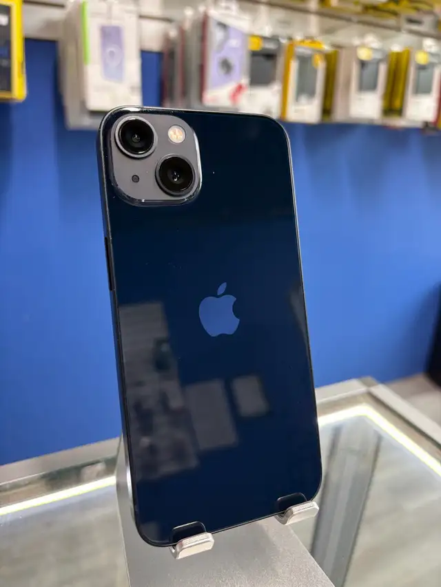 iPhone 13 128gb (Store Warranty)