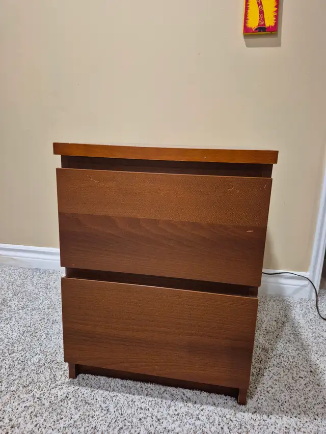 Bedroom 4 drawer chest and 2 drawer side table