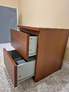 Bedroom 4 drawer chest and 2 drawer side table - Photo 2