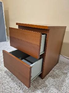 Bedroom 4 drawer chest and 2 drawer side table - Photo 3