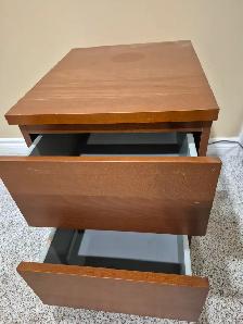Bedroom 4 drawer chest and 2 drawer side table - Photo 4