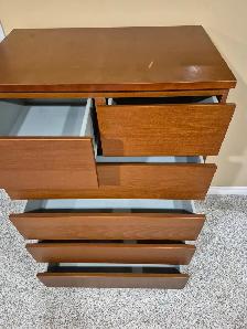 Bedroom 4 drawer chest and 2 drawer side table - Photo 7