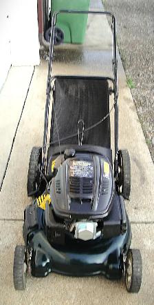 YARDWORKS REAR BAG GAS LAWNMOWER - Photo 3