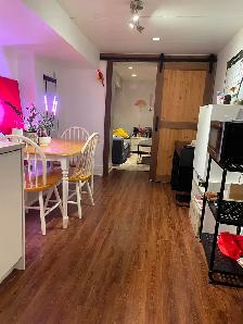 2 Bedroom Apartment in Midtown Toronto for Rent - Photo 2
