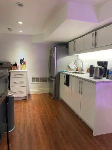 2 Bedroom Apartment in Midtown Toronto for Rent - Photo 9