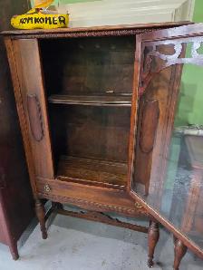 Vintage china/liquor cabinet - Photo 2