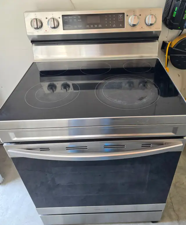 Samsung 6.3 cu ft electric range $300 o.b.o call 204-688-2294