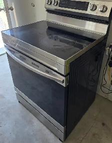 Samsung 6.3 cu ft electric range $300 o.b.o call 204-688-2294 - Photo 3