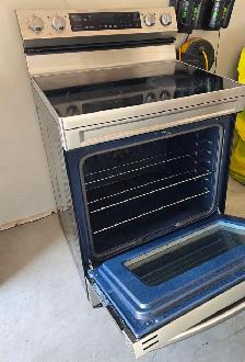 Samsung 6.3 cu ft electric range $300 o.b.o call 204-688-2294 - Photo 4