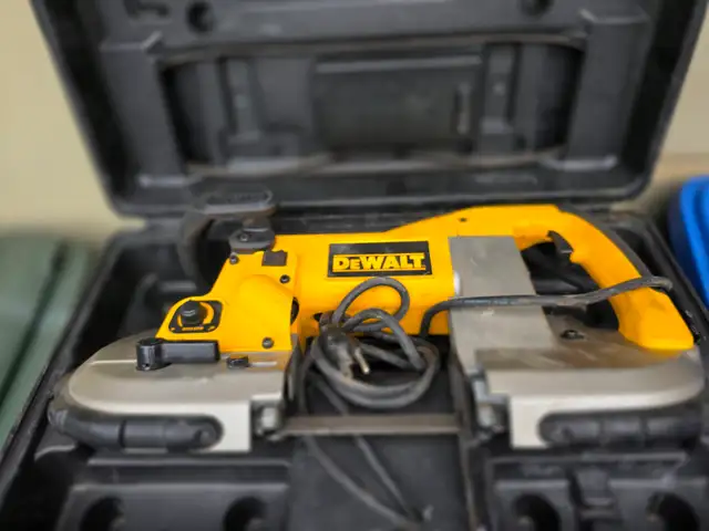 DEWALT 10 Amp Deep Cut Band Saw Kit Corded W 3 Blades & Manual