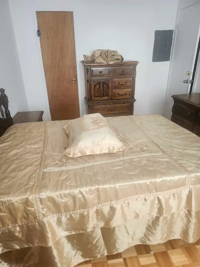 Ensemble de chambre à coucher en bois massif
