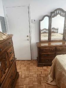 Ensemble de chambre à coucher en bois massif - Photo 2